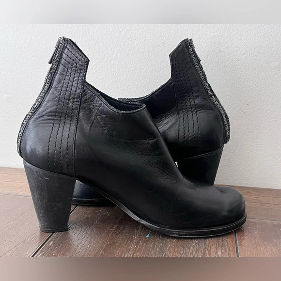 Lost and Found Shoes Black Leather Ankle Boots size 38 Womens US size 8 - Picture 3 of 11